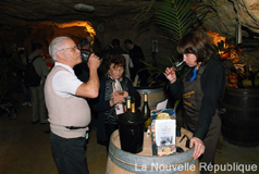 Photo de la Nouvelle République paru le 16 août 2009 sur la foire aux vins.