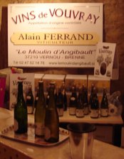  Salon d't des vins de Vouvray mois d'aot. Stand appartenant  Monsieur Alain Ferrand viticulteur de vins de Vouvray du domaine du Moulin d'Angibault  Vernou-sur-brenne. 